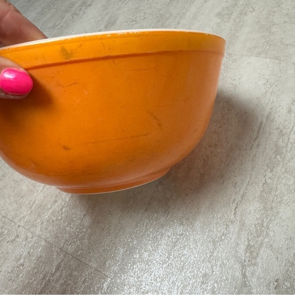 Vintage Pyrex bowl  Flamenglo 2 1/2 quart nesting  mixing bowl - Picture 3 of 11